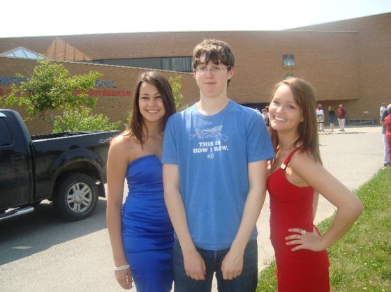 Some stouts take a weak base and surround it with alluring adjuncts, this stout already lifts and doesn't need 15 year old skanks