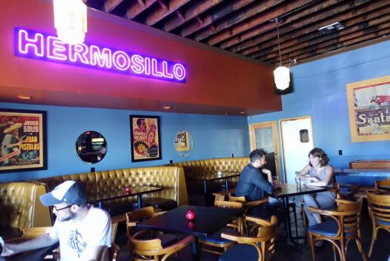 Horn rimmed glasses galore, Portlandia sticky hot edition